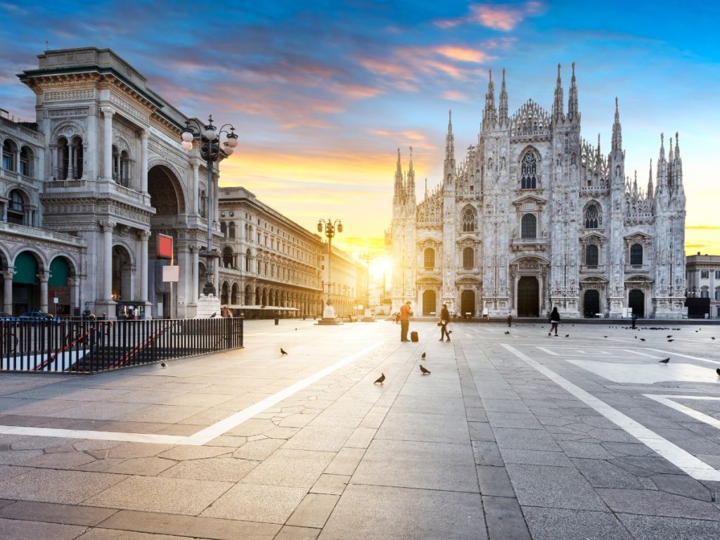 visiting the Milan cathedral is one of the best things to do in Milan