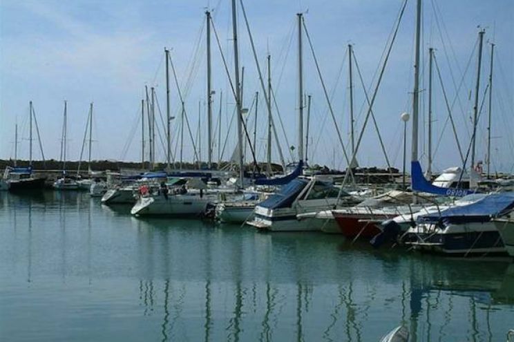 Puerto Deportivo El Candado Marina